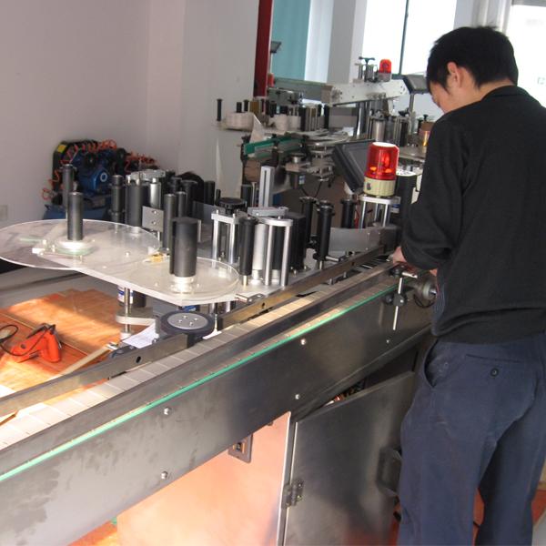 पानी की बोतलों के लिए बोतल सेपरेटर के साथ सीमेंस पीएलसी स्वचालित लेबलिंग मशीन