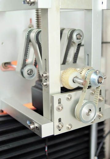 टोपी और शरीर की सील दो सिर के साथ आस्तीन लेबलिंग मशीन सिकुड़ती है