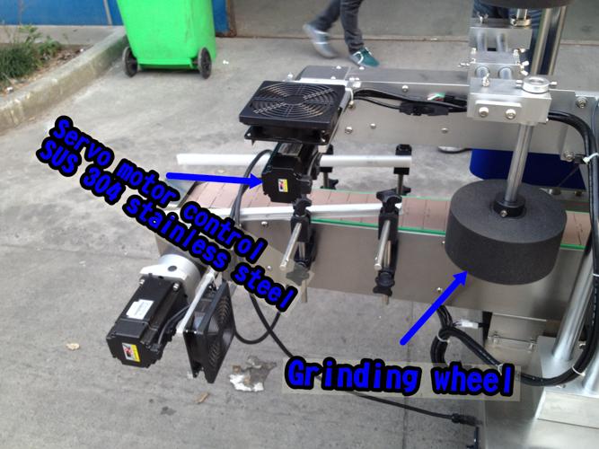 क्षैतिज छोटी बोतल लेबलिंग मशीन / स्वचालित लेबल एप्लीकेटर मशीन