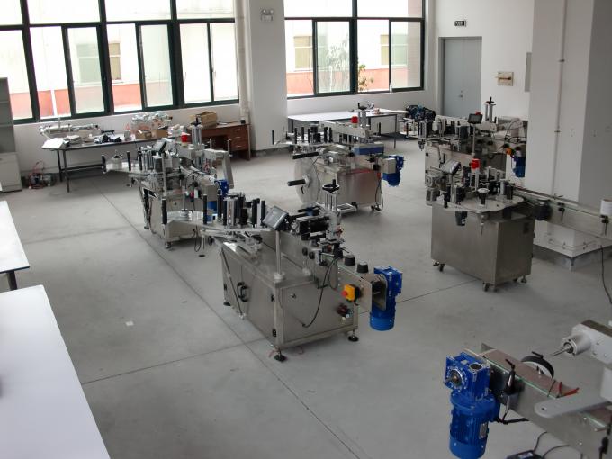 उच्च गति डबल साइड स्टीकर लेबलिंग मशीन हाइड्रोलिक तेल