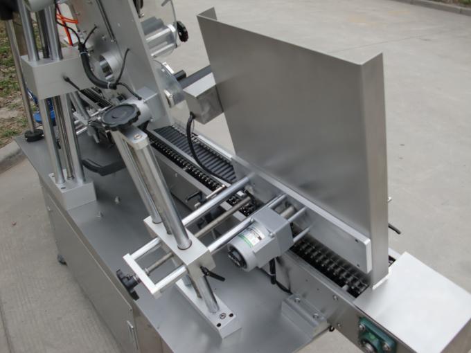 सौंदर्य प्रसाधनों के लिए उच्च गति छोटे गोल डिब्बे लेबल चिपकने वाली मशीन, आंख काली बोतल लेबल स्टीकर मशीन