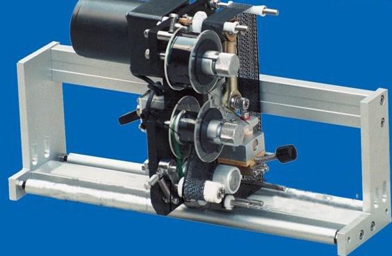 स्वयं चिपकने वाला स्टिकर लेबलिंग मशीन कप लेबलिंग मशीन अच्छी तरह से ज्ञात मुख्य कनवर्टर