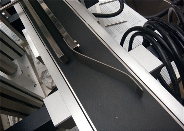 बोतल / जार / कंटेनर के लिए स्वचालित शीर्ष लेबलिंग मशीन