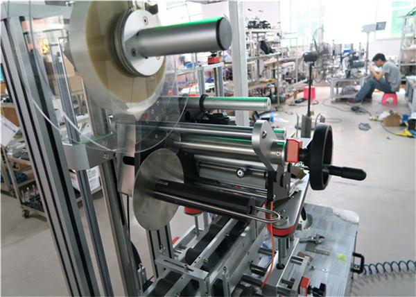 कन्वेयर / शीर्ष लेबलिंग उपकरण के साथ ऑटो टॉप लेबलिंग मशीन फ्लैट सरफेस लेबल ऐप्लिकेटर