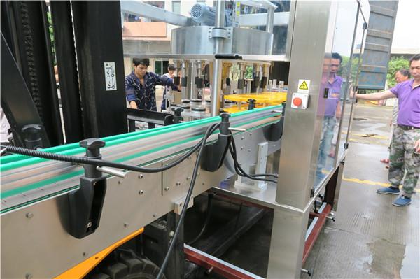 कुशल बोतल रोटरी स्टीकर लेबलिंग मशीन उपकरण पीएलसी टच स्क्रीन