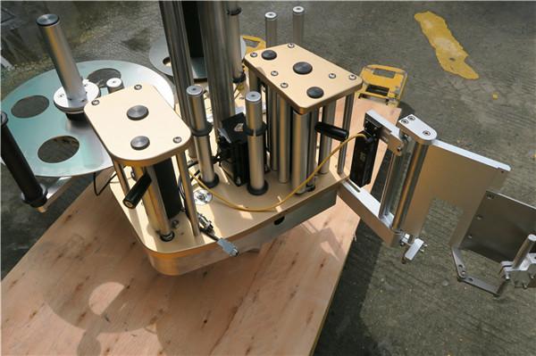 रोटेशन की गति के साथ उच्च गति रोटरी स्टीकर लेबलिंग मशीन