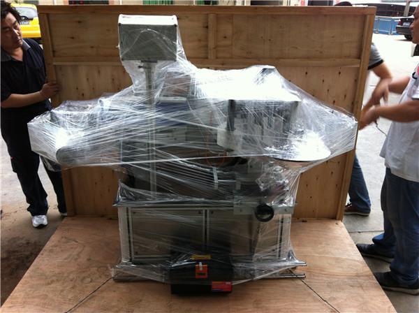 Sqaure / राउंड / फ्लैट पानी की बोतलों के लिए 45 मीटर / मिनट स्पीड स्टिकर लेबल एप्लीकेटर