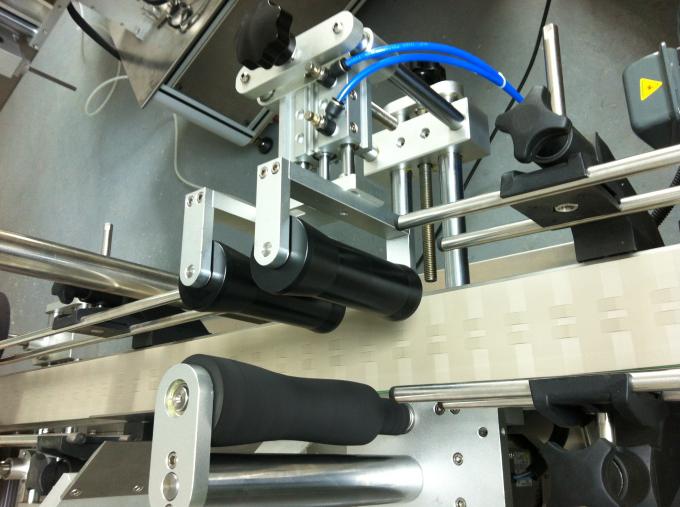 ग्लास बोतल स्व चिपकने वाला स्टीकर लेबलिंग मशीन, ग्लास जार लेबलिंग मशीन