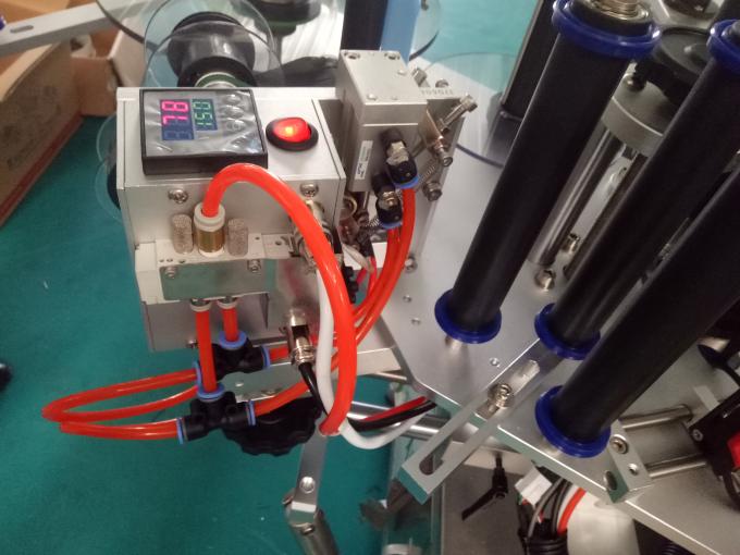 कोडिंग मशीन के साथ अनुकूलित तीन या डबल साइड स्टिकर लेबलिंग मशीन