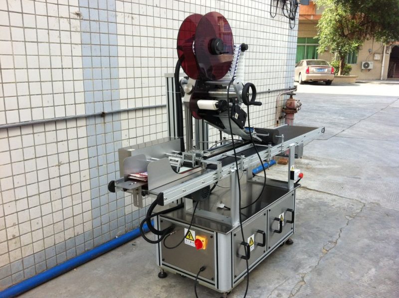 चीन इलेक्ट्रिक ड्राइव शीर्ष लेबलिंग मशीन, स्वयं चिपकने वाला स्टीकर लेबलिंग मशीन आपूर्तिकर्ता