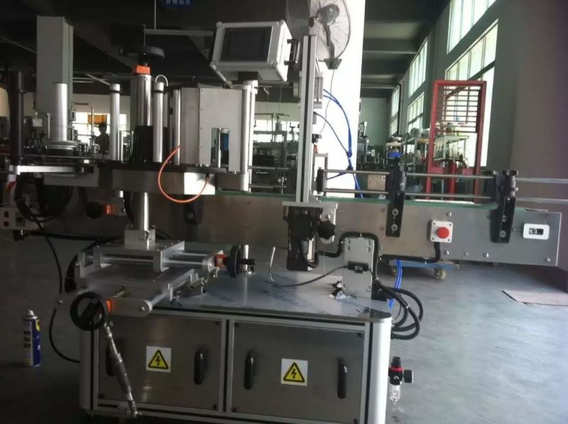 चीन फल / सब्जियां रस दौर बोतल स्टीकर लेबलिंग मशीन पेय उद्योग के लिए आपूर्तिकर्ता