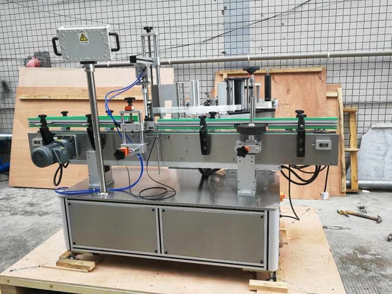 चीन पावॉ / अमरूद गोल बोतल स्टिकर लेबलिंग मशीन पीने के क्षेत्र के लिए आपूर्तिकर्ता