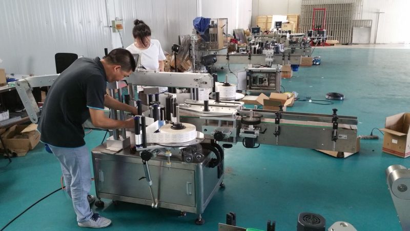 चीन स्वनिर्धारित पानी की बोतल लेबलिंग मशीन, डबल पक्षों के लिए स्वचालित बेंच लेबलर मशीन आपूर्तिकर्ता है